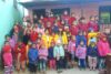 Una sessantina di bambini nepalesi ha ricevuto una giacca calda per l'inverno. csi