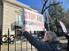 Manifestanti davanti all'Ambasciata dell'Azerbaigian a Washington D.C.. csi