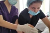 Specialisti del centro medico per vittime di ustioni curano un paziente del Nagorno-Karabakh. fb